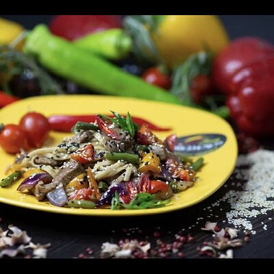 Лапша Удон со cвинoй вырезкой в Восток запад по цене 520 ₽