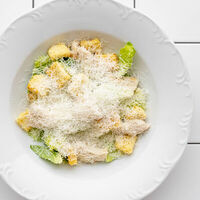 Салат Цезарь с курицей в R14