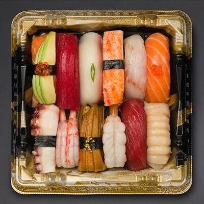 Ассорти суши от шефа в Bluefin по цене 6140 ₽