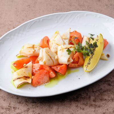 Кальмар гриль с томатамив Chento по цене 750 ₽