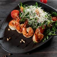 Салат с креветками в Easybar