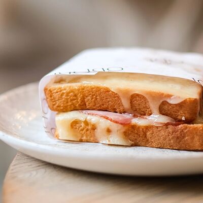 Крок-месье с грибным айоли и ветчиной в The Odi по цене 13 р.