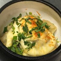 Пельмени, запечённые под сыром в Деревяшка