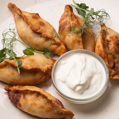 Вареник с творогом и вишней в Ноев Ковчег по цене 450 ₽