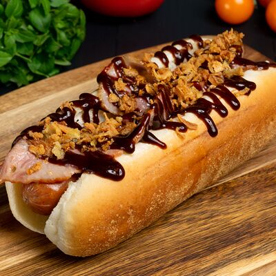 Хот-дог Барбекю с куриной сосиской в BRO ШАВЕРМА по цене 378 ₽