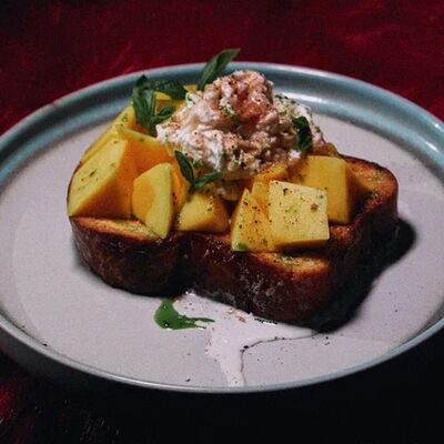 Гренка с манго в Really bar по цене 910 ₽