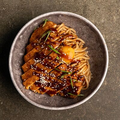 Лапша тонкацу с цыпленком в Лапшичная по цене 620 ₽