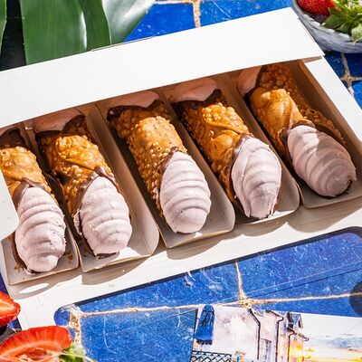 Канноли Клубника-лемонграсс в O'cannoli по цене 1790 ₽