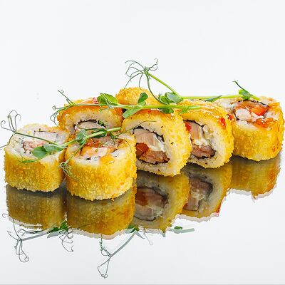 Теплый ролл с курицей и беконом в Rolls Bar по цене 437 ₽