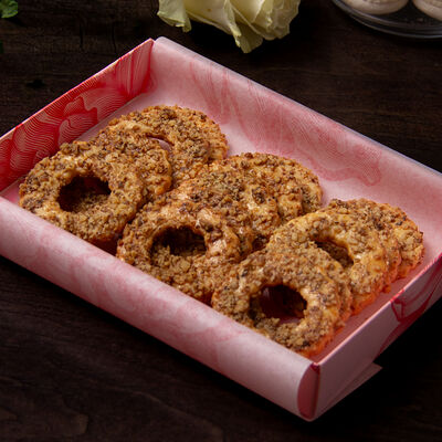 Песочное печенье с грецким орехом в La Maison гастробутик по цене 560 ₽