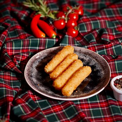 Сырные палочки в Harats pub по цене 390 ₽