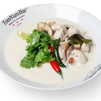 TomKha с курицей и доброй порцией пропаренного риса в TomYumBar по цене 688 ₽