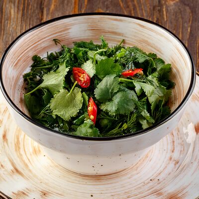 Салат из свежей зелени в У Ханумы по цене 300 ₽