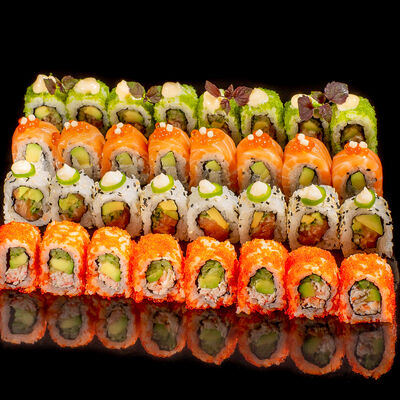 Урамаки Сет №2 в Yo! curry & sushi по цене 3450 ₽