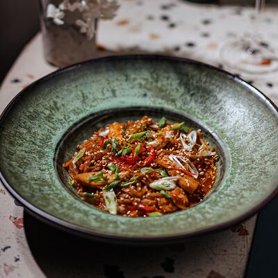 Вок с курицей и овощамив Rotaru по цене 285 ₽