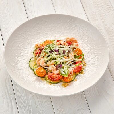 Салат с креветками и авокадо в Пармезан по цене 795 ₽