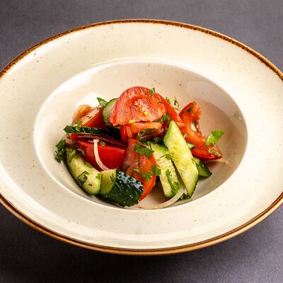 Салат по-грузински в Хачапурная 39 по цене 530 ₽