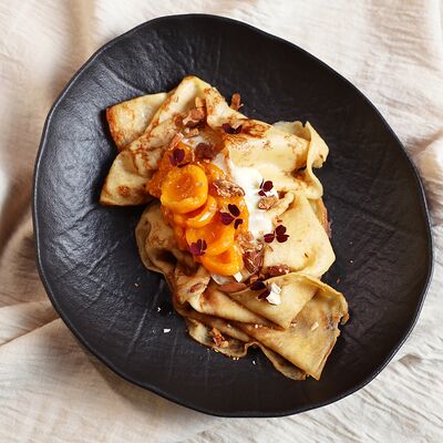 Блинчики Абрикос, сгущенка, миндаль в KOKK по цене 490 ₽