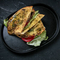 Фокачча с говядиной в Corner Grill