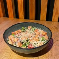 Салат Цезарь с курицей в Крафт Бургер