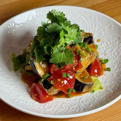 Хрустящие баклажаны с томатами и рассольным сыром в Vladbeef Bar по цене 650 ₽