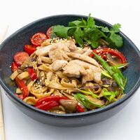 Wok Том ям с курицей в НамиНори