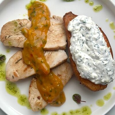 Индейка с печеным бататом, сыром фета и зеленью в Crystal по цене 950 ₽