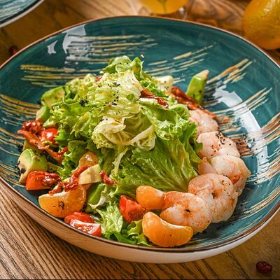 Салат с креветками и мандаринами в Зоя в планке по цене 800 ₽