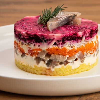 Салат Сельдь Под Шубой в Пекарня Кулинария Плюшка Ватрушка по цене 450 ₽