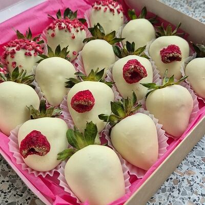 Клубника в шоколаде Белая невестав Strawberry Мастерская клубники в шоколаде по цене 4000 ₽