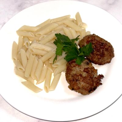 Куриная котлетка с макарошками в Сказка lounge по цене 250 ₽