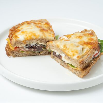 Гриль чиз с томлеными щечками в Кафе кусь по цене 680 ₽