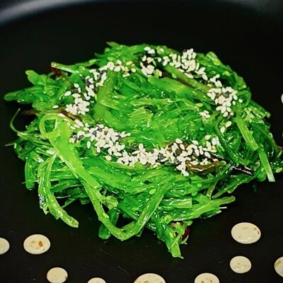 Салат чука в Hot Pizza по цене 320 ₽