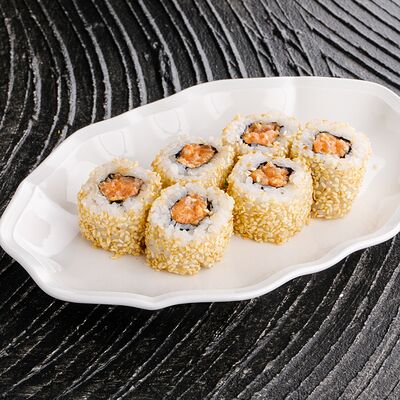 Ролл с острым лососем в Ginza по цене 1590 ₽