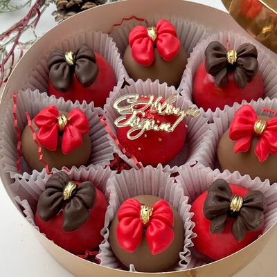 Пирожное Картошка с новым годом в золотой коробочке в Кондитерская КонфеткаПитер по цене 2500 ₽