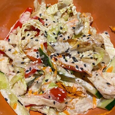 Азиатский салат с курицей в Rollstreet по цене 379 ₽