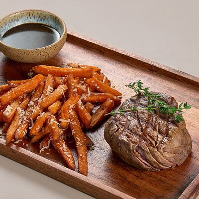 Филе-миньон с бататом фрив Avgust13 по цене 2500 ₽