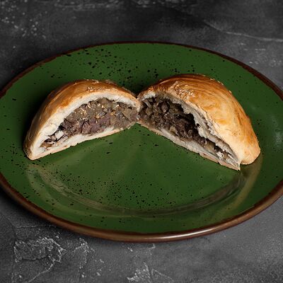 Самса тандырная из говядины в Сирийская шаурма по цене 200 ₽