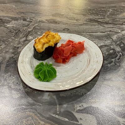 №83 Гункан с лососем в Суши-бар Макото по цене 130 ₽