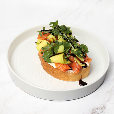 Брускетта со слабосоленым лососем и авокадо в MOGU по цене 805 ₽