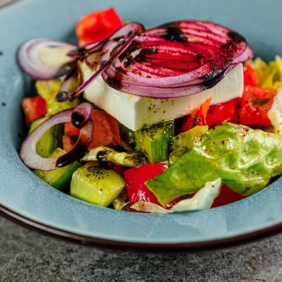 Салат Греческий в Woldemar по цене 410 ₽