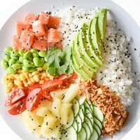 Поке с лососем, рисом и ананасами в Дом еды