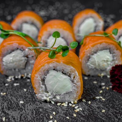 Ролл Филадельфия классик в Restobar Первый & Ресторан доставки Личный повар по цене 599 ₽