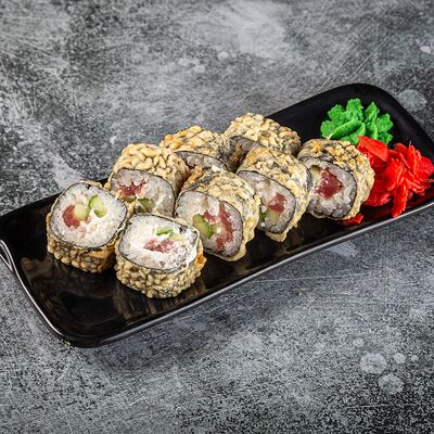 Калифорния с острым тунцом в темпуре в Эпицентр по цене 560 ₽