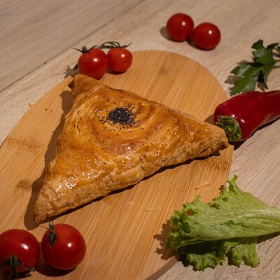 Самса с Курицей в Плюшка ватрушка по цене 160 ₽