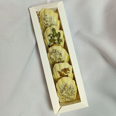 Пирожное Мадлен с белым шоколадом в Доставляем радость на дом! по цене 990 ₽