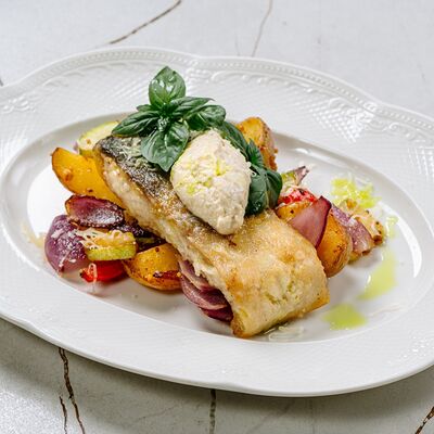 Осетрина с овощами и сырным кремом в Крем кафе по цене 1565 ₽