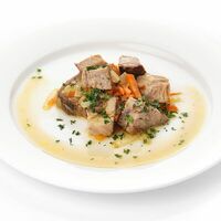 Свинина тушеная с овощами в Ближе к делу