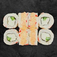 Филадельфия с крабом в TOKO Sushi
