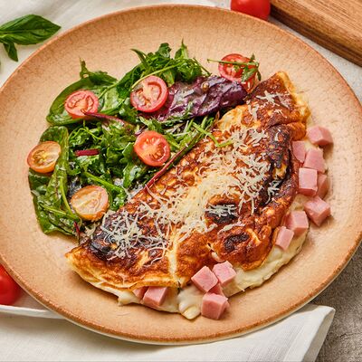 Омлет с ветчиной и сыромв Casa Trattoria по цене 580 ₽